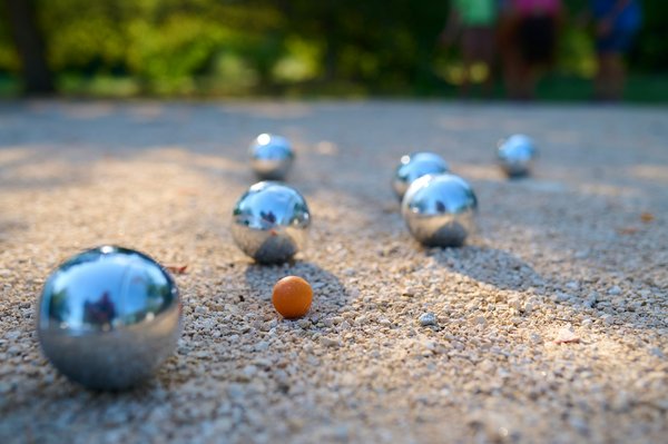 Perfectionnez votre jeu au féminin : stage de pétanque exclusif
